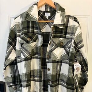Time and Tru Women's Plaid Button Down Shirt - Green and White